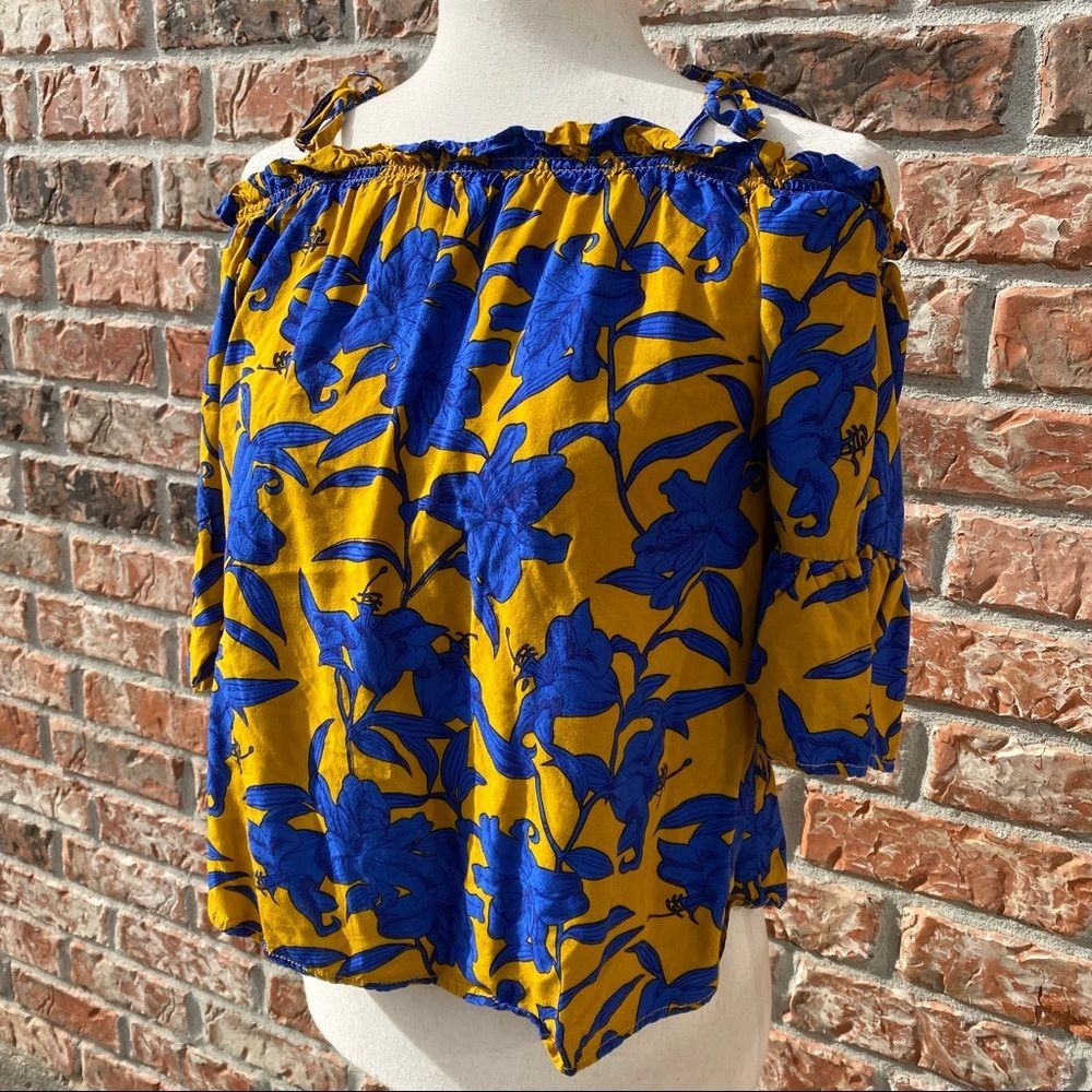 CC Boutique blue and yellow floral cold shoulder top / S / Excellent condition - Picture 3 of 11